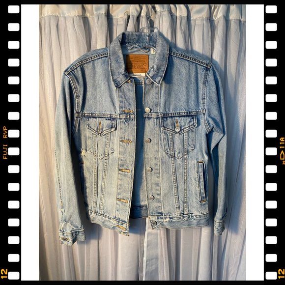 LEVIS JEAN JACKET AND UO HOODIE TOP (XS) (EUC/GUC) - Picture 2 of 10